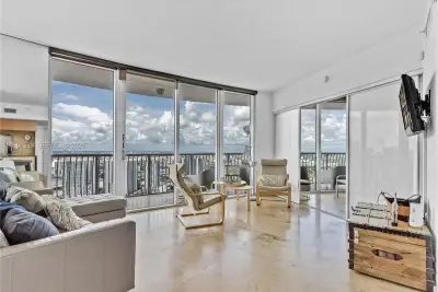 1750 N Bayshore Dr #5014, Miami: photo 1 of 40