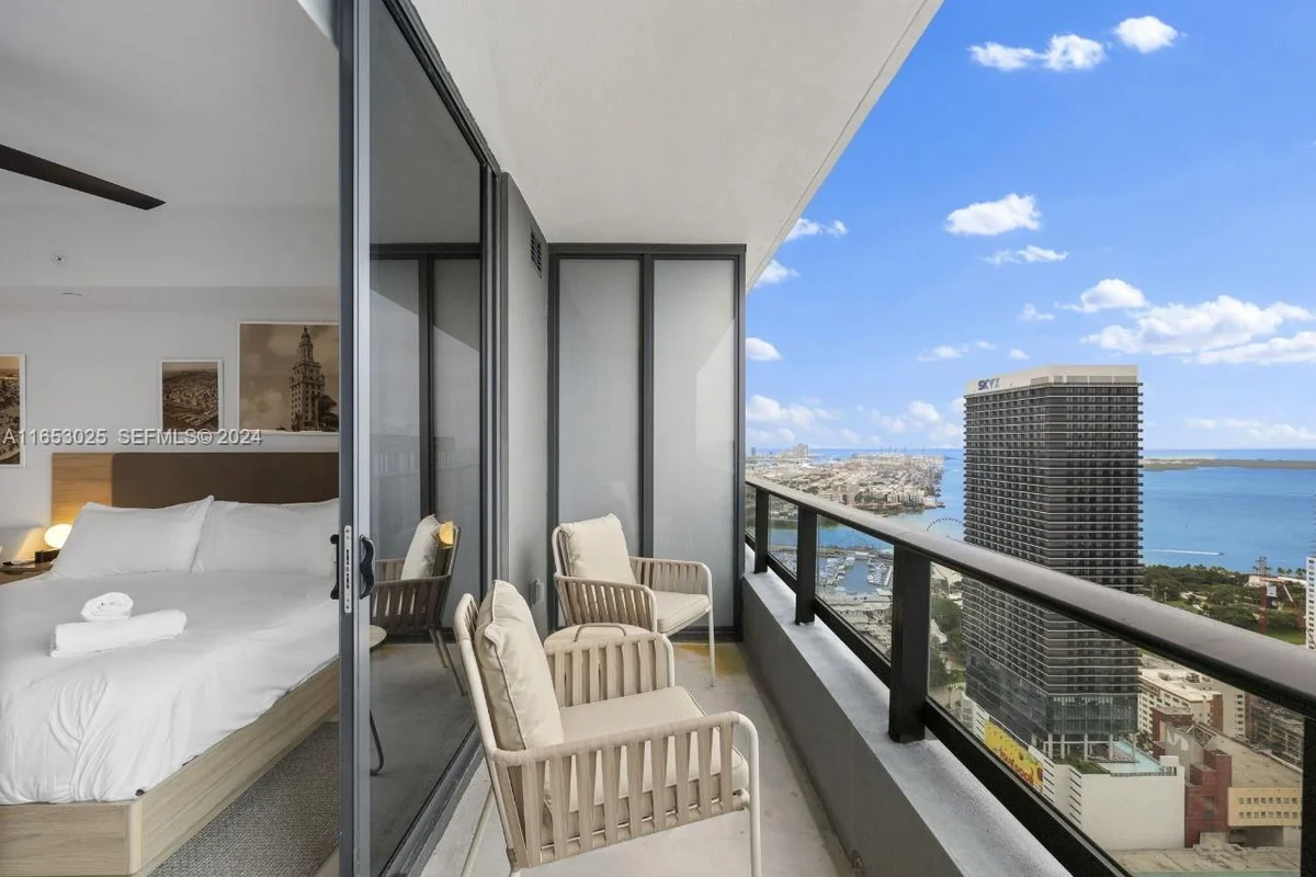 601 NE 1 #4410, Miami: photo 1 of 20