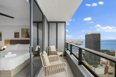 601 NE 1 #4410, Miami: photo 1 of 20