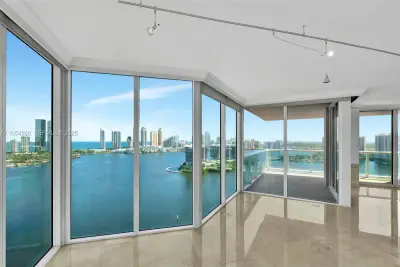 3370 Hidden Bay Dr #2708, Aventura: photo 1 of 59
