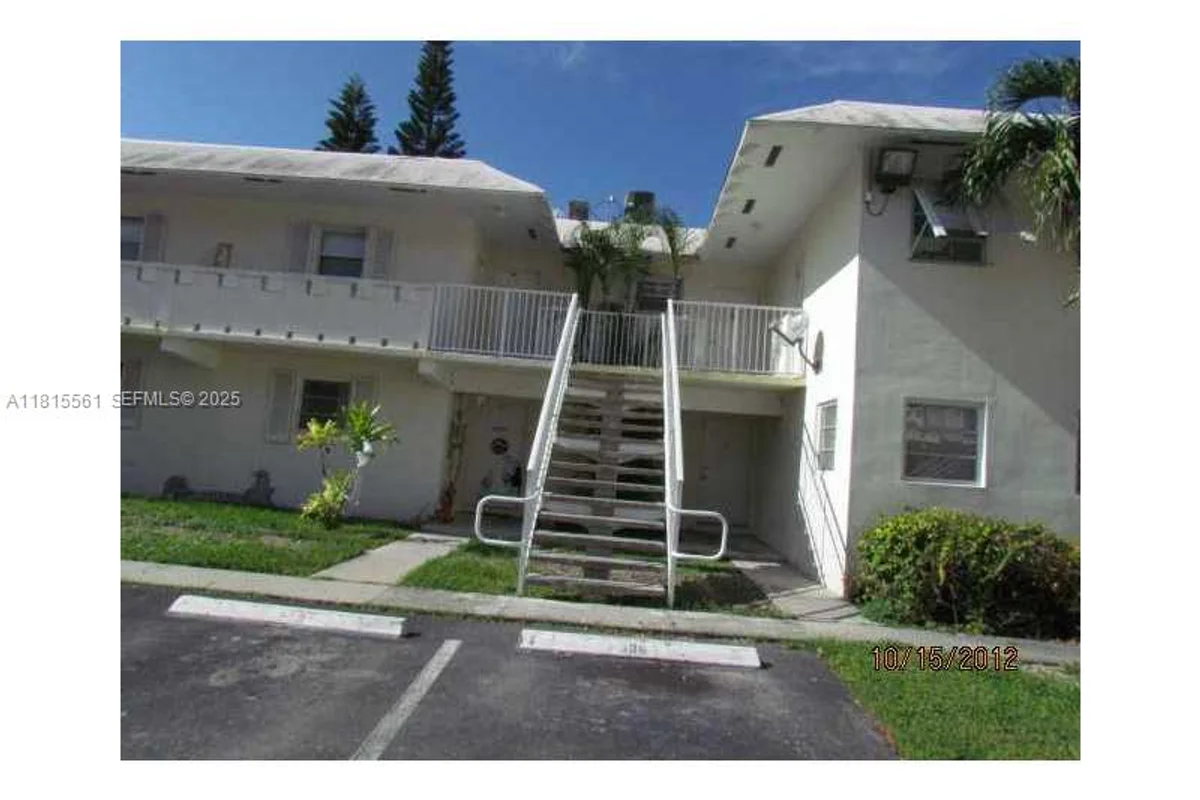 Condo in Miami: photo 1 of 10