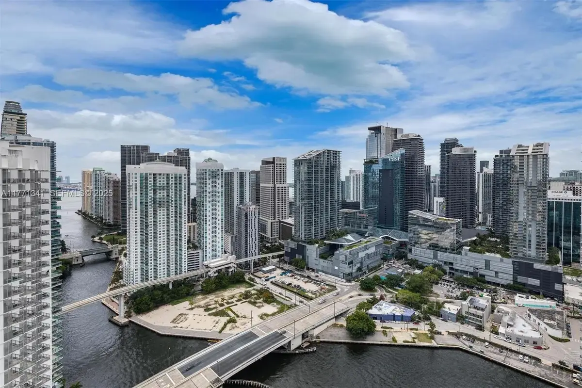 90 SW 3rd St #4103, Miami: photo 1 of 31