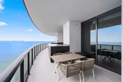 18555 Collins Ave #2105, Sunny Isles Beach: photo 1 of 20