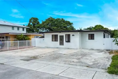 7225 SW 21st St, Miami: photo 1 of 16