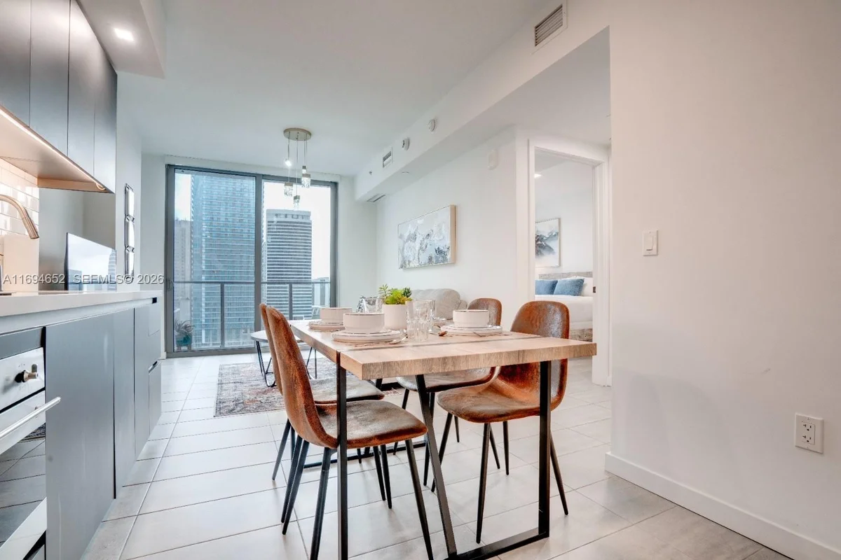 227 NE 2nd St #1705, Miami: photo 1 of 22