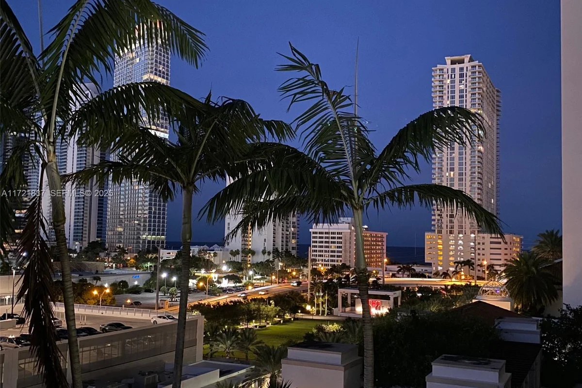 300 Sunny Isles Blvd #4-703, Sunny Isles Beach: photo 1 of 20