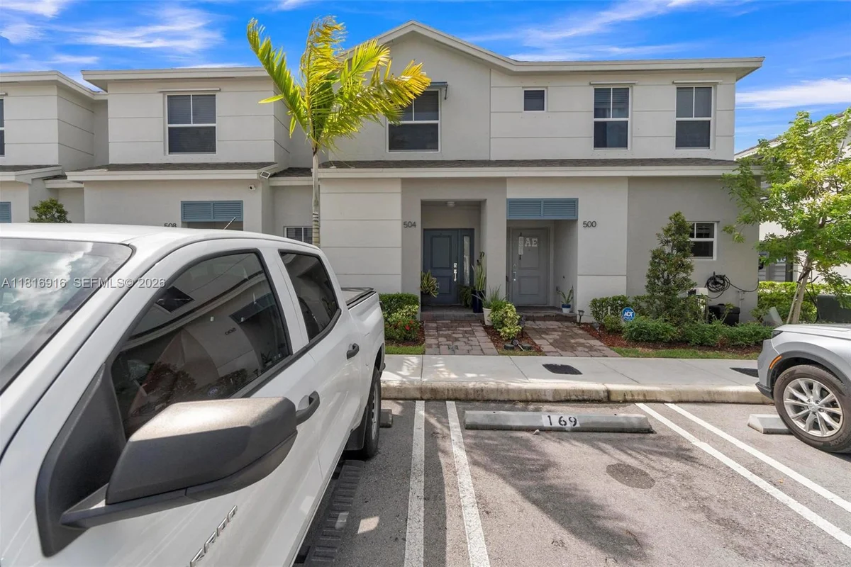504 NE 1st Dr, Florida City: photo 1 of 49