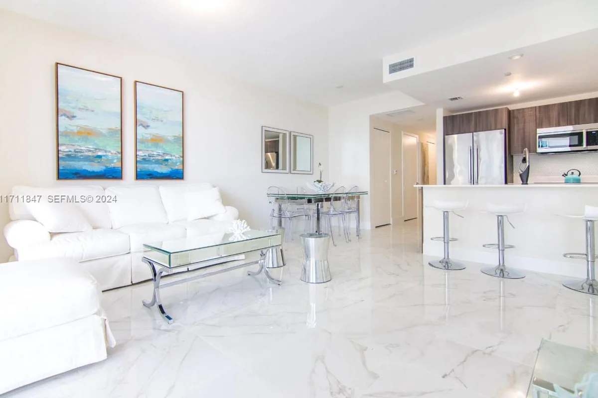 488 NE 18th St #2705, Miami: photo 1 of 40