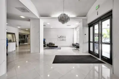 19370 Collins Ave #614, Sunny Isles Beach: photo 1 of 11