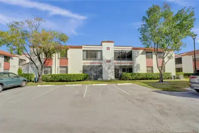 1104 N Hiatus Rd, Pembroke Pines: photo 1 of 28