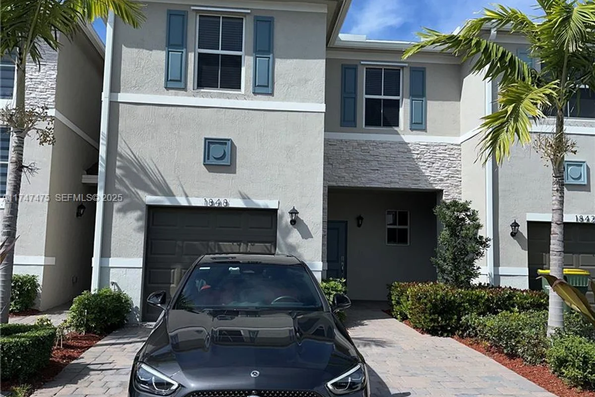1848 SE 7 Ter, Homestead: photo 1 of 31