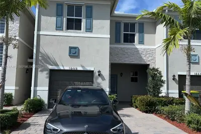1848 SE 7 Ter, Homestead: photo 1 of 31