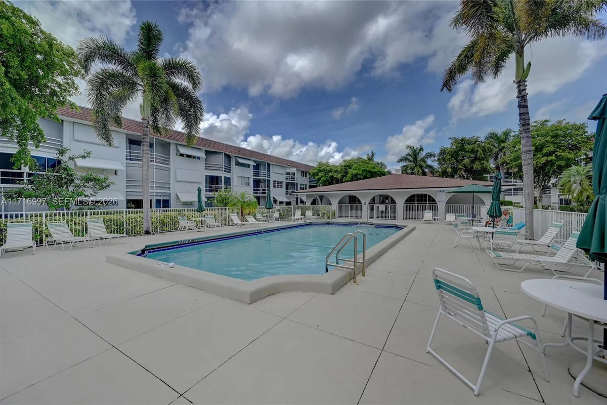 1040 SE 4th Ave #128, Deerfield Beach: photo 1 of 28