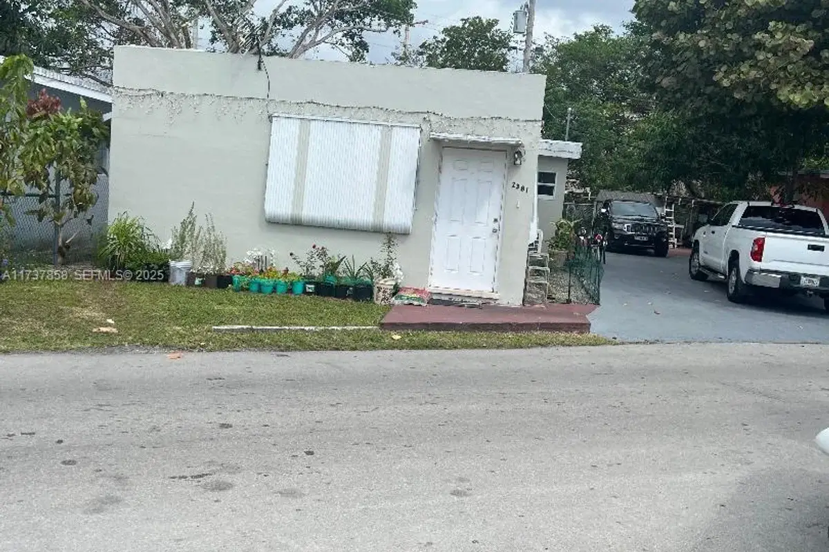 2381 NE 137 St, North Miami Beach: photo 1 of 12