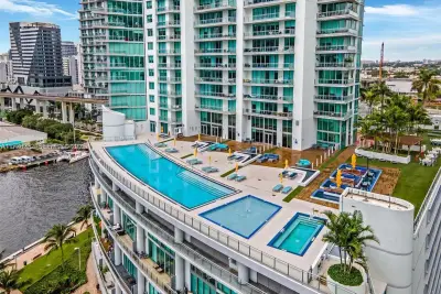 92 SW 3rd St #4104, Miami: photo 1 of 35