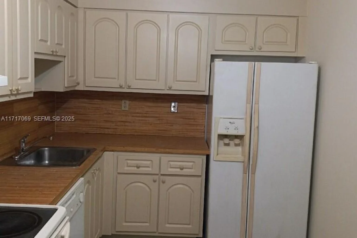 8267 SW 128th St #105, Pinecrest: photo 1 of 5