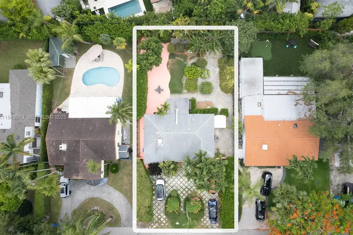 4245 Braganza Ave, Miami: photo 1 of 4