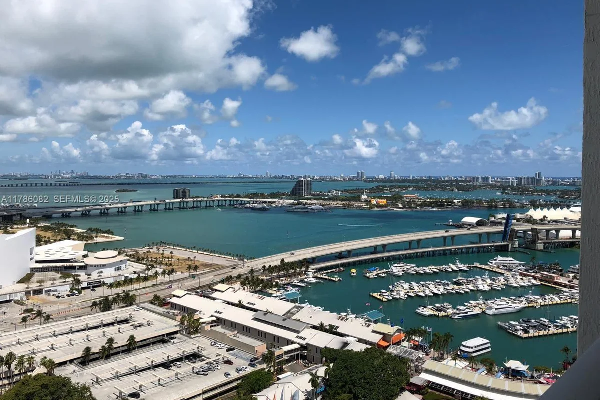 244 Biscayne Blvd #3004, Miami: photo 1 of 20