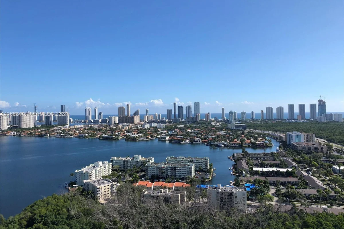 16385 Biscayne Blvd #2020, North Miami Beach: photo 1 of 21