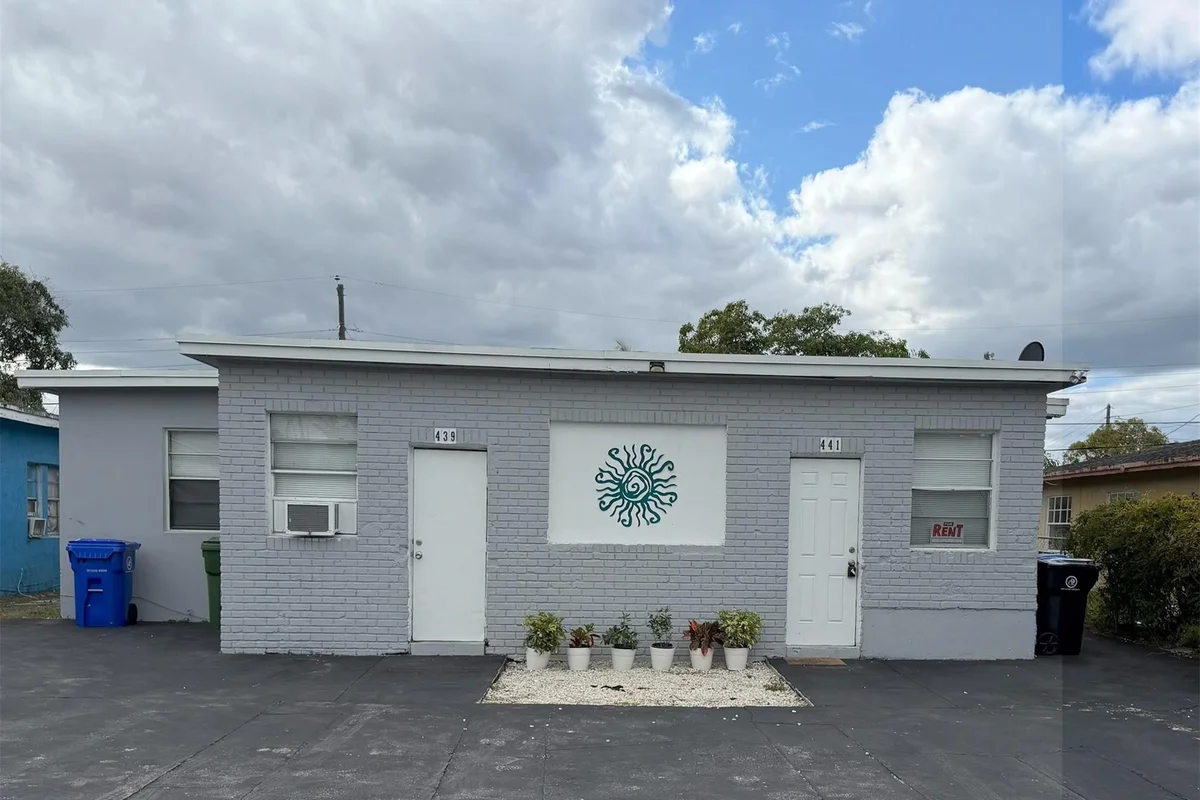 439 NW 18th Ave, Fort Lauderdale: photo 1 of 9