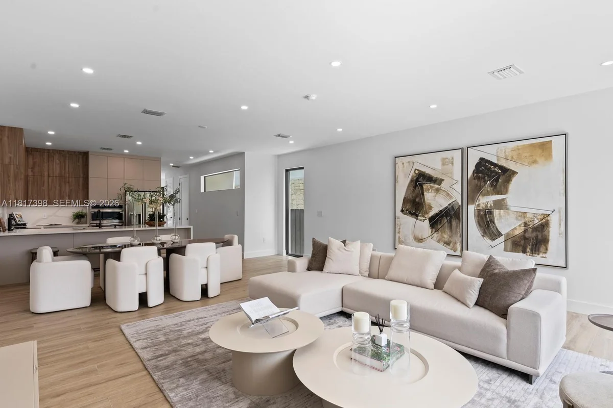 2732 SW 31st Ave, Miami: photo 1 of 55