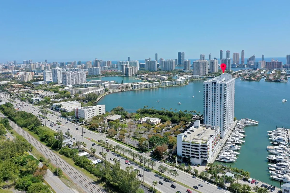 17301 Biscayne Blvd #1404, North Miami: photo 1 of 41