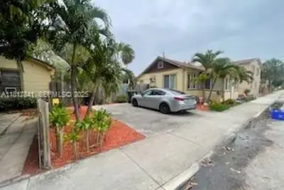 1416 N 2nd Ave N, Lake Worth: photo 1 of 22