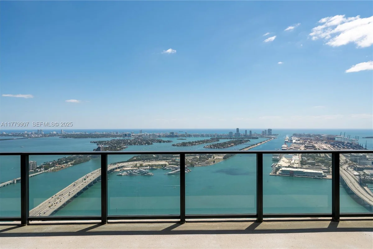 1000 Biscayne Blvd #5801, Miami: photo 1 of 25