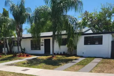 9340 Martinique Dr, Cutler Bay: photo 1 of 15