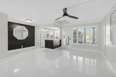 808 SE 7th St #107, Deerfield Beach: photo 1 of 14