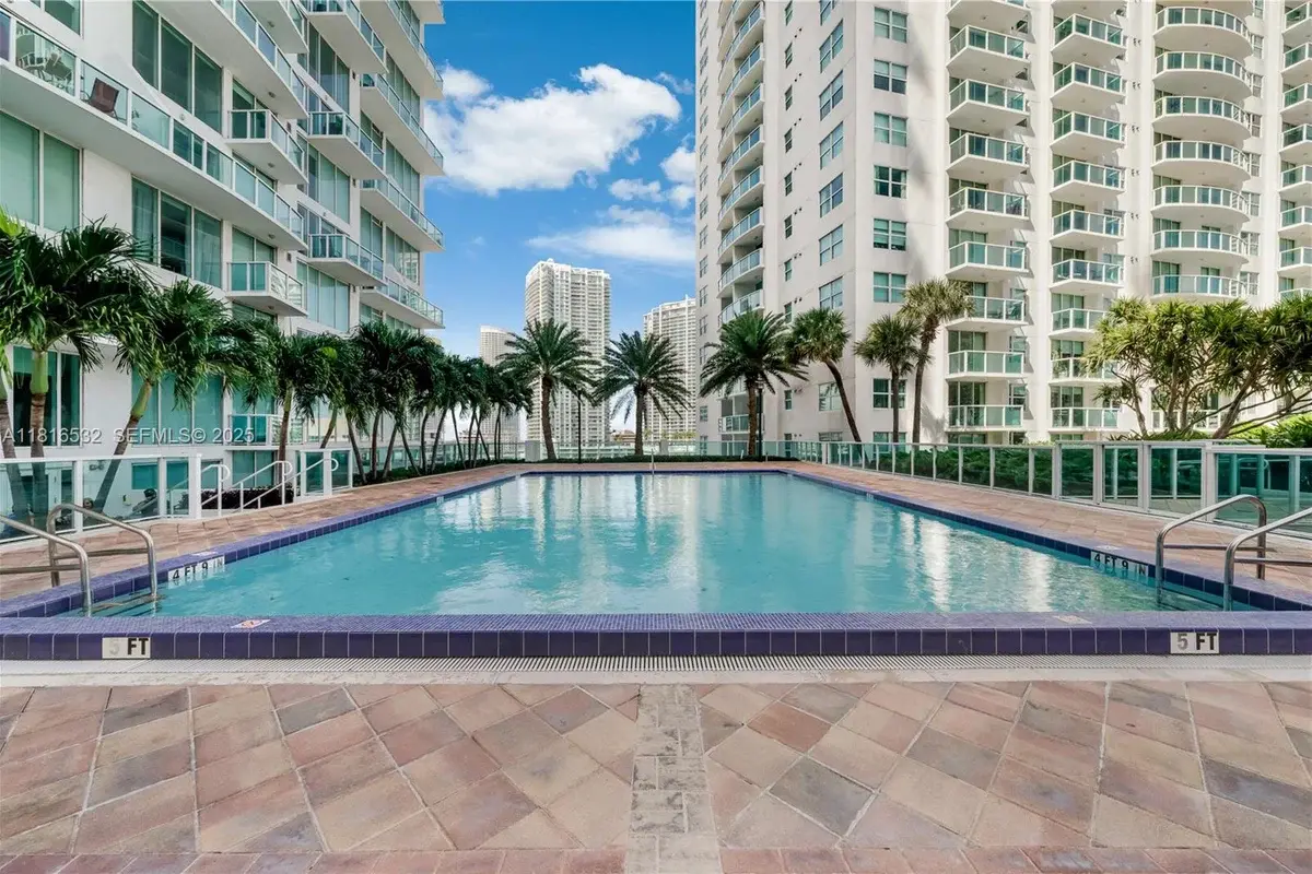 41 SE 5th St #2107, Miami: photo 1 of 33