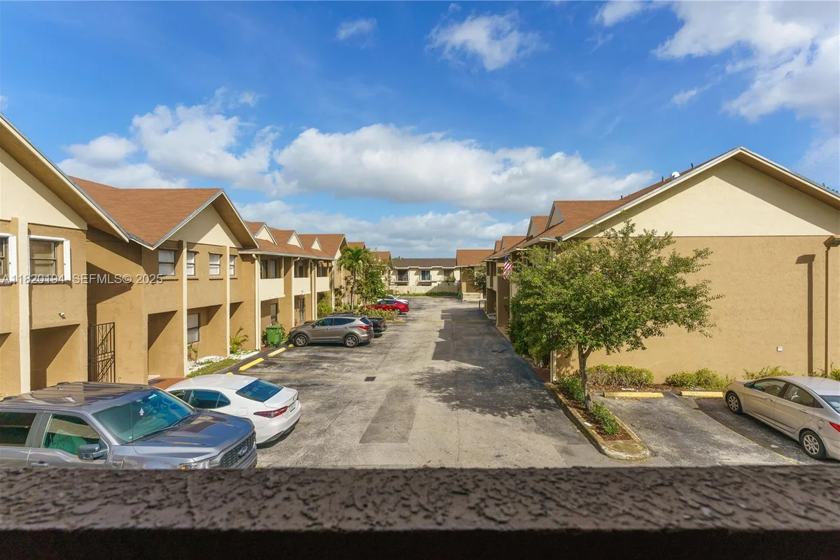 5314 W 26th Ave #105, Hialeah: photo 1 of 4