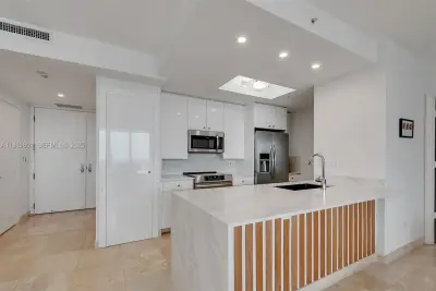848 Brickell Key Dr #1803, Miami: photo 1 of 25