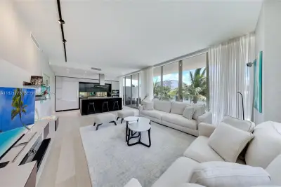 300 Collins Ave #3D, Miami Beach: photo 1 of 19