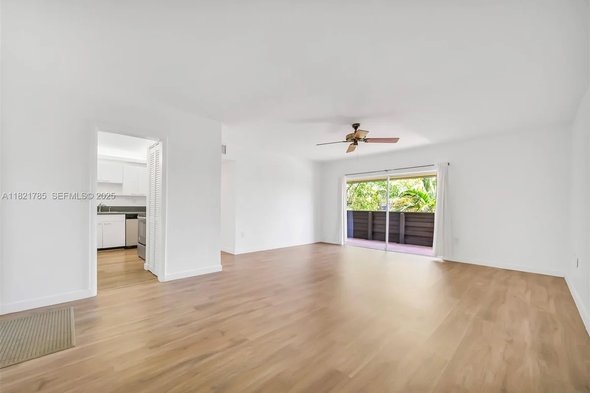 8335 SW 72nd Ave #315D, Miami: photo 1 of 28