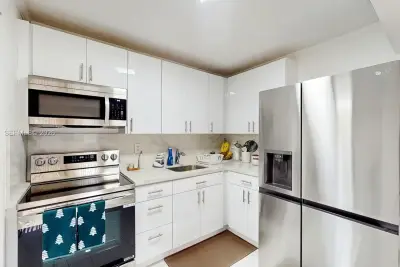 7180 NW 179th St #105, Hialeah: photo 1 of 14