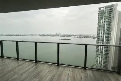 Condo in Miami: photo 1 of 10