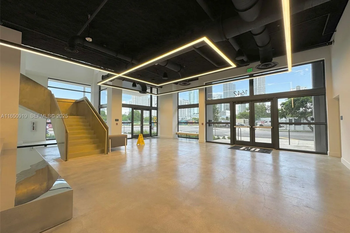 1642 NE 1st Ave #2409, Miami: photo 1 of 11