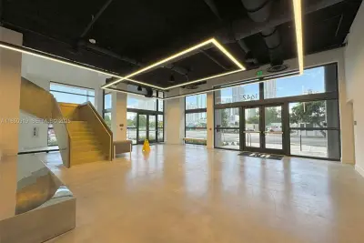 1642 NE 1st Ave #2409, Miami: photo 1 of 11