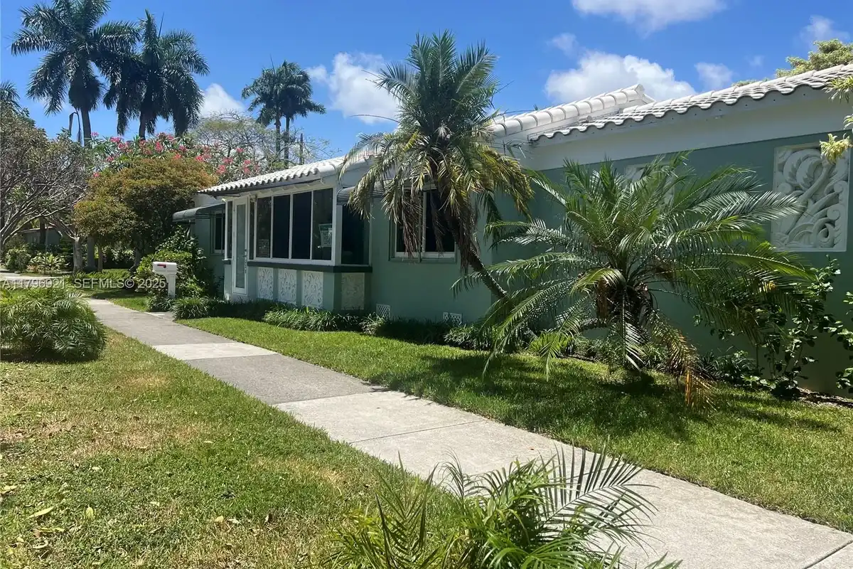 326 S 14th Ave, Hollywood: photo 1 of 24