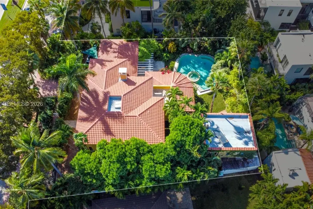 2050 Alton Rd, Miami Beach: photo 1 of 57
