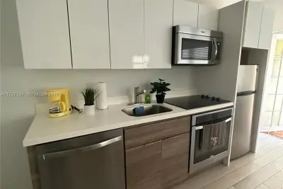 1450 Meridian Ave #107, Miami Beach: photo 1 of 6