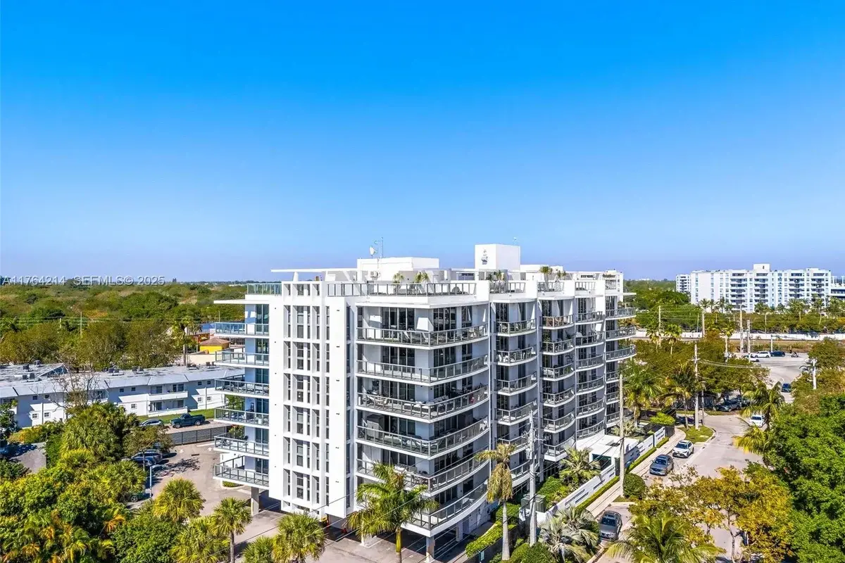 13800 Highland Dr #302, North Miami Beach: photo 1 of 23