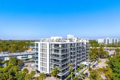 13800 Highland Dr #302, North Miami Beach: photo 1 of 23