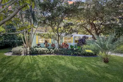 1820 SW 11th Ct, Fort Lauderdale: photo 1 of 39