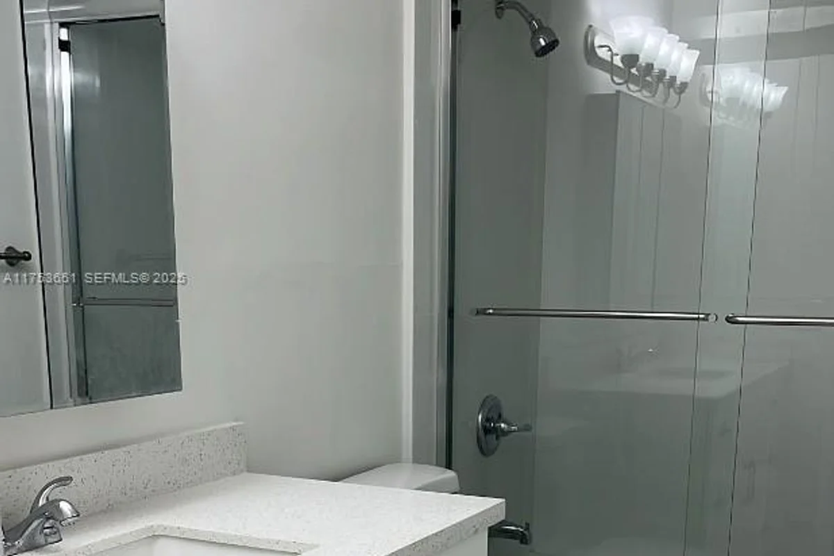 2307 Taylor St #205, Hollywood: photo 1 of 4