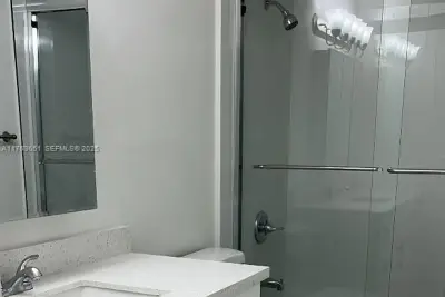 2307 Taylor St #205, Hollywood: photo 1 of 4