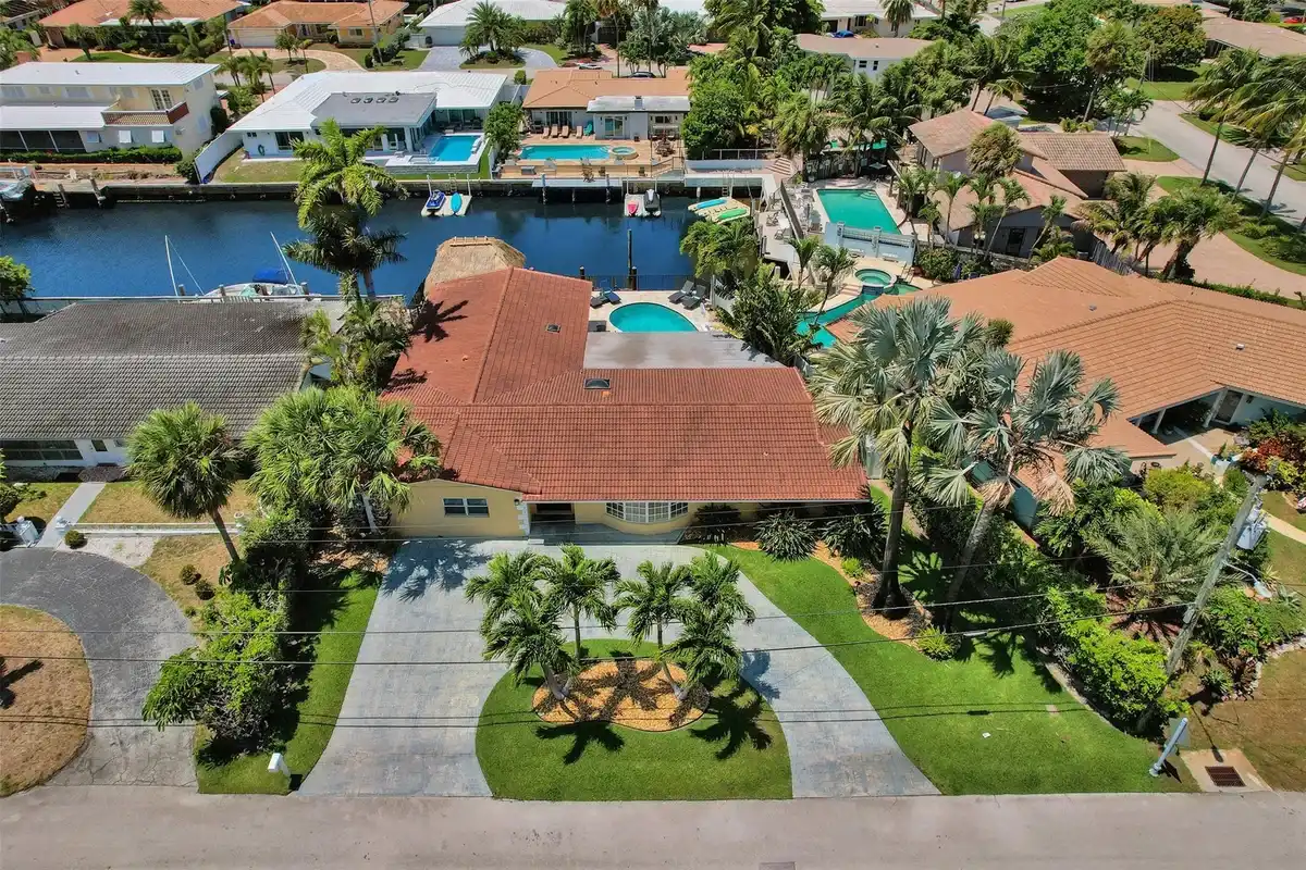 2051 Coral Reef Dr, Lauderdale-by-the-Sea: photo 1 of 52