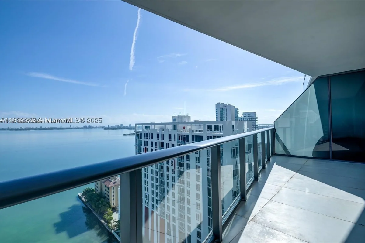 460 NE 28th St #2106, Miami: photo 1 of 3
