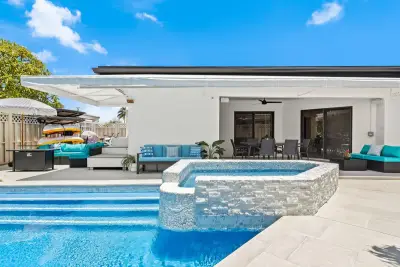 581 SE 5th Ave, Pompano Beach: photo 1 of 46